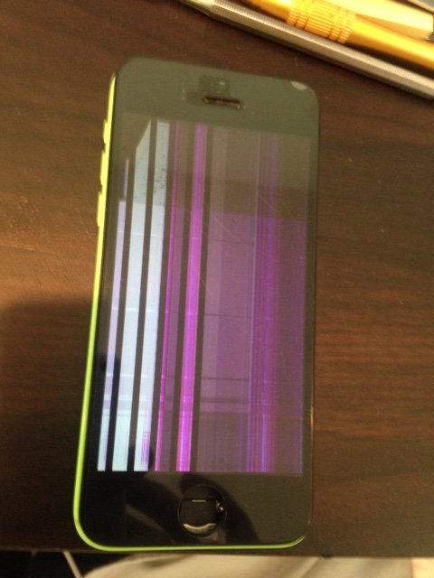 iphone5Cの画面に縦線